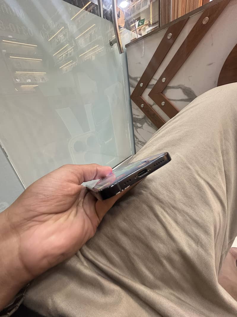 Apple iPhone 15 4