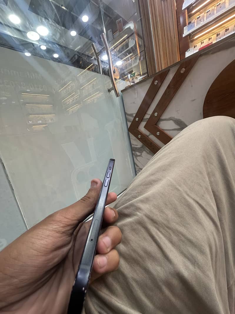 Apple iPhone 15 5