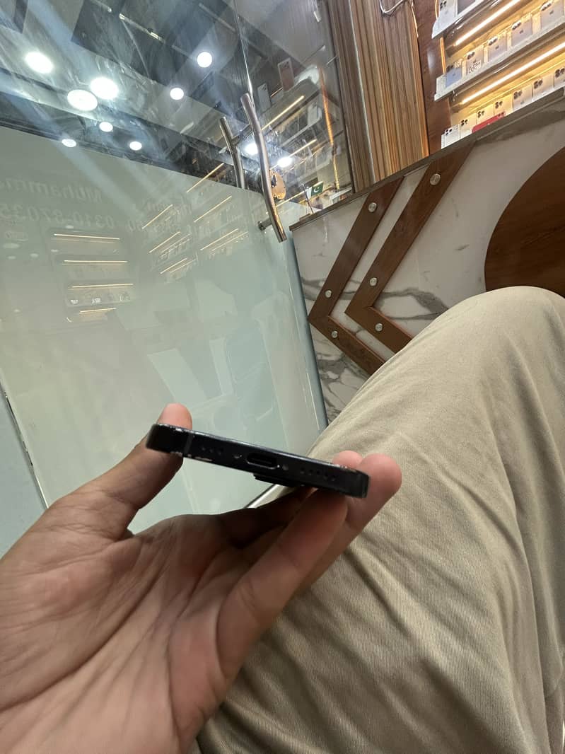 Apple iPhone 15 8