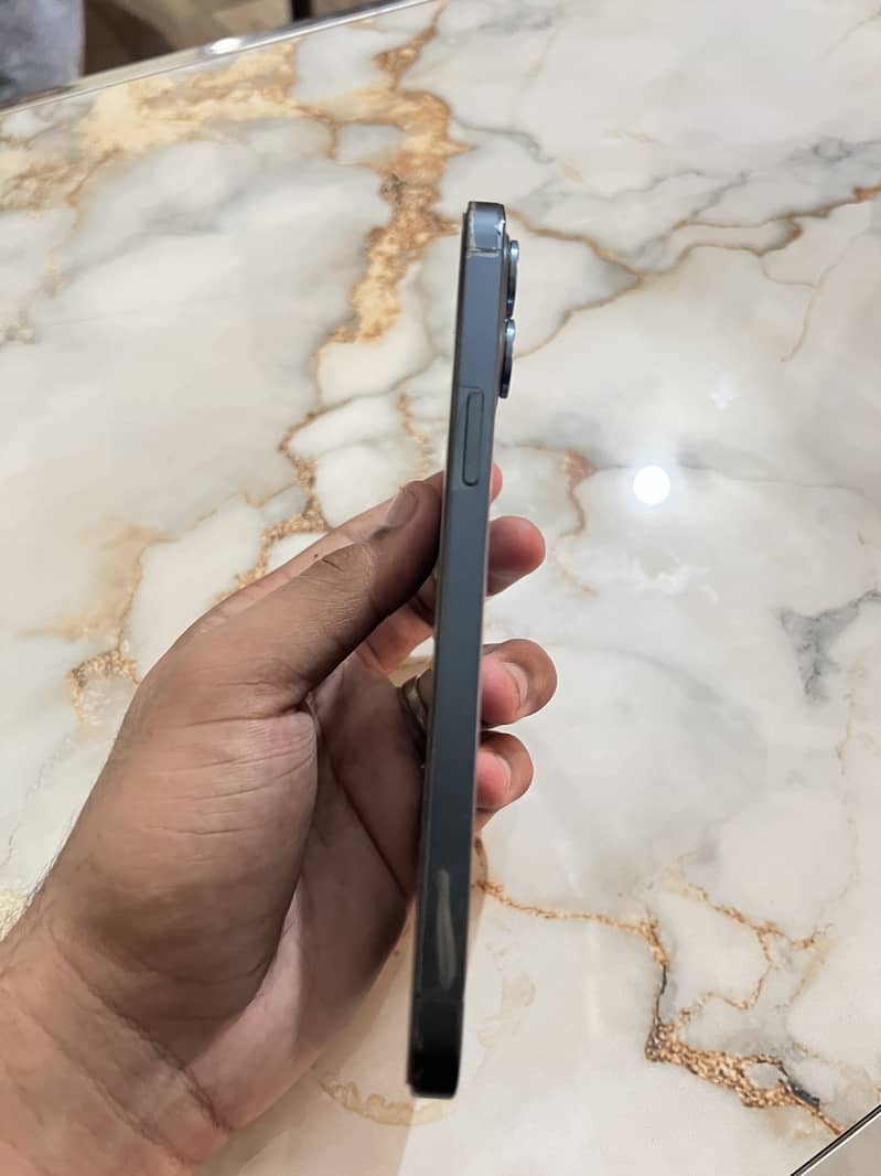 Apple iPhone 12 Pro Max 4