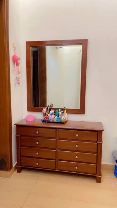 Dresser and drawers