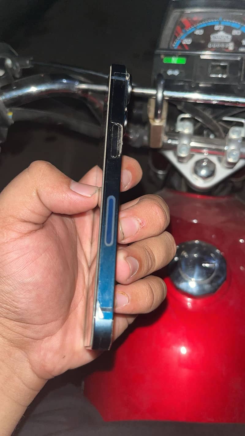 Apple iPhone 14 3