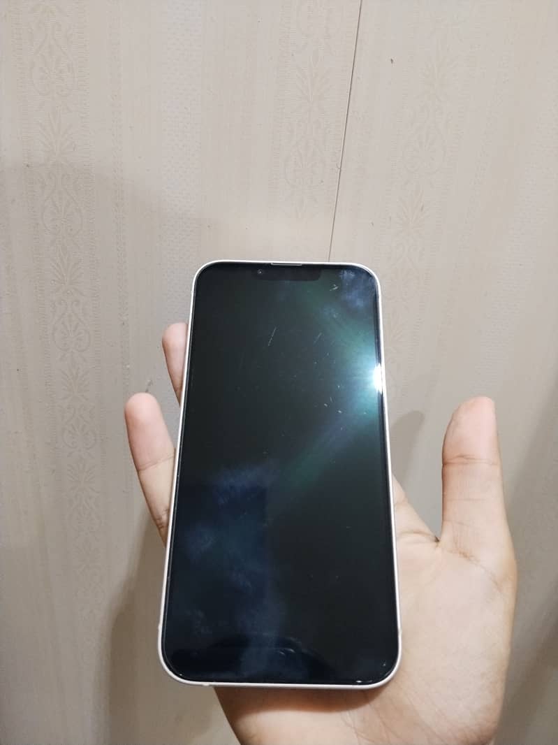 Apple iPhone 13 4