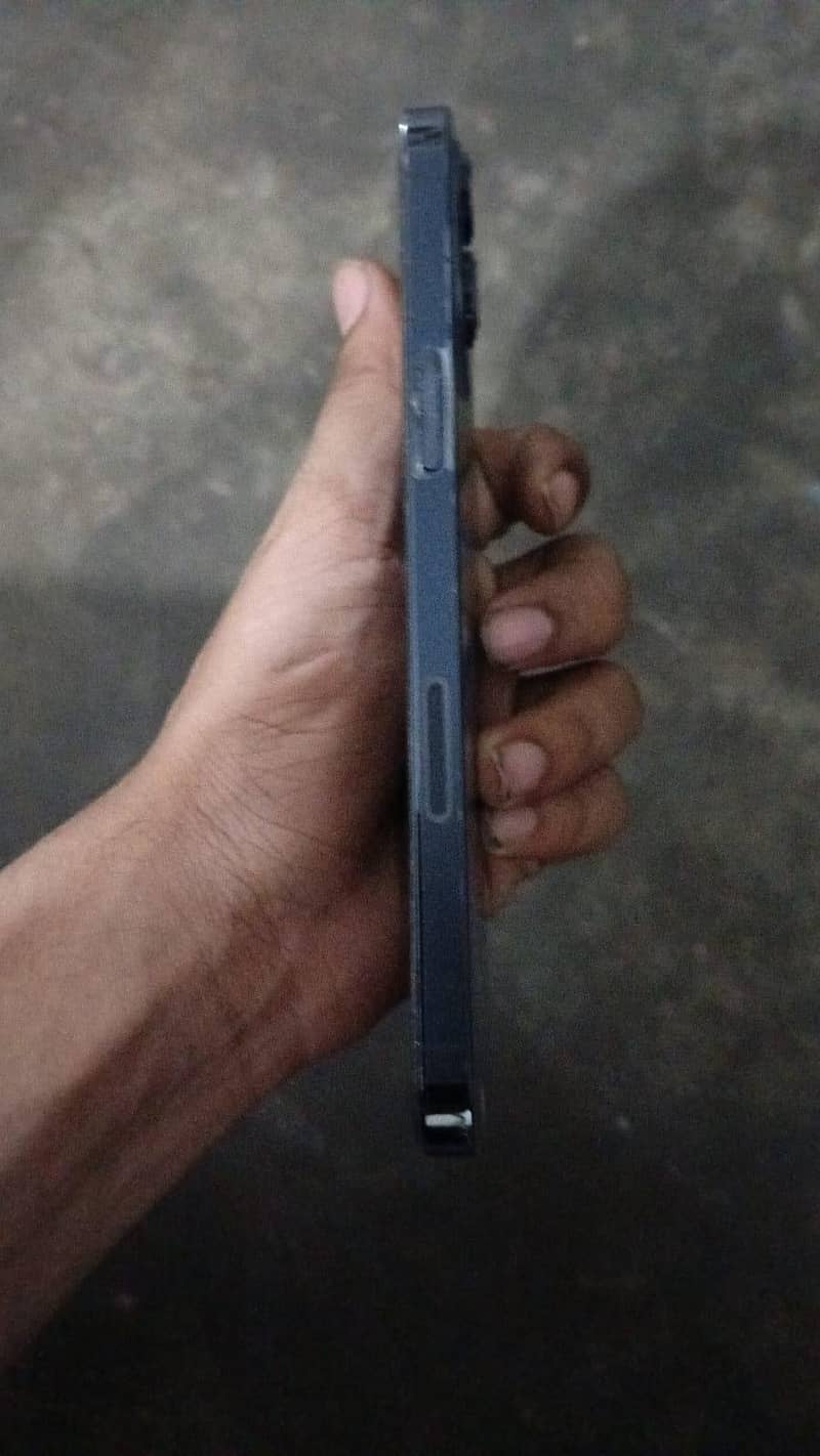 Apple iPhone 12 Pro Max 4