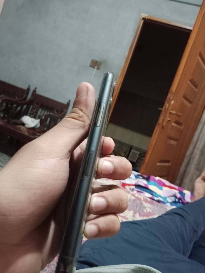 Apple iPhone 11 Pro 2