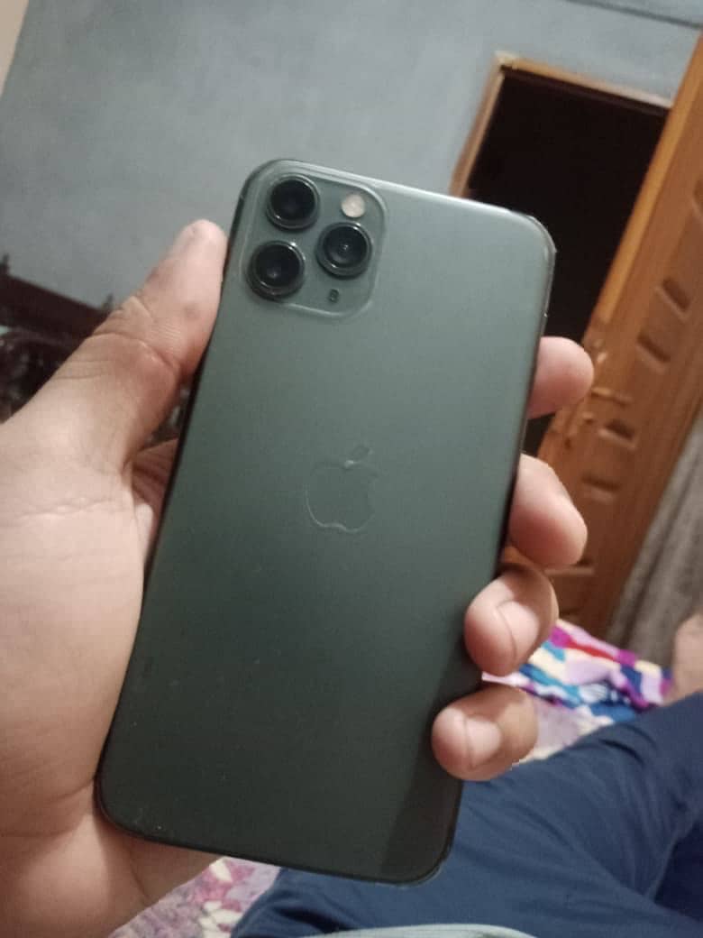 Apple iPhone 11 Pro 4