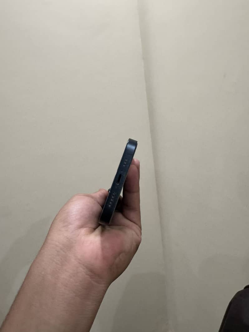 Apple iPhone 13 2