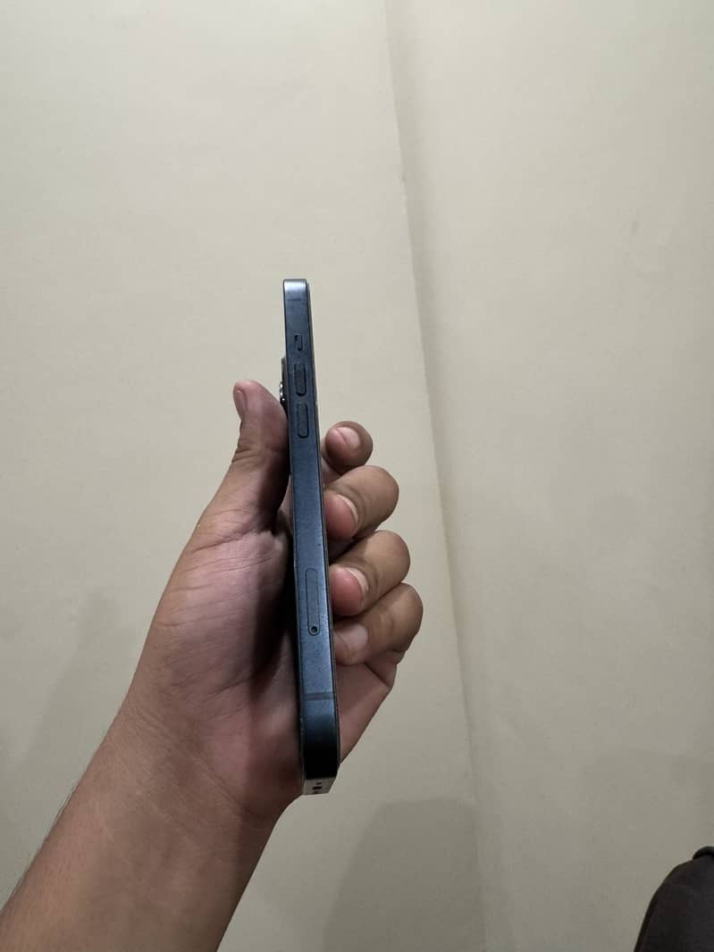 Apple iPhone 13 4