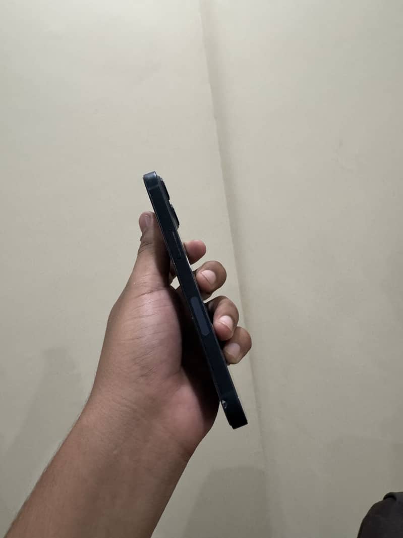 Apple iPhone 13 5