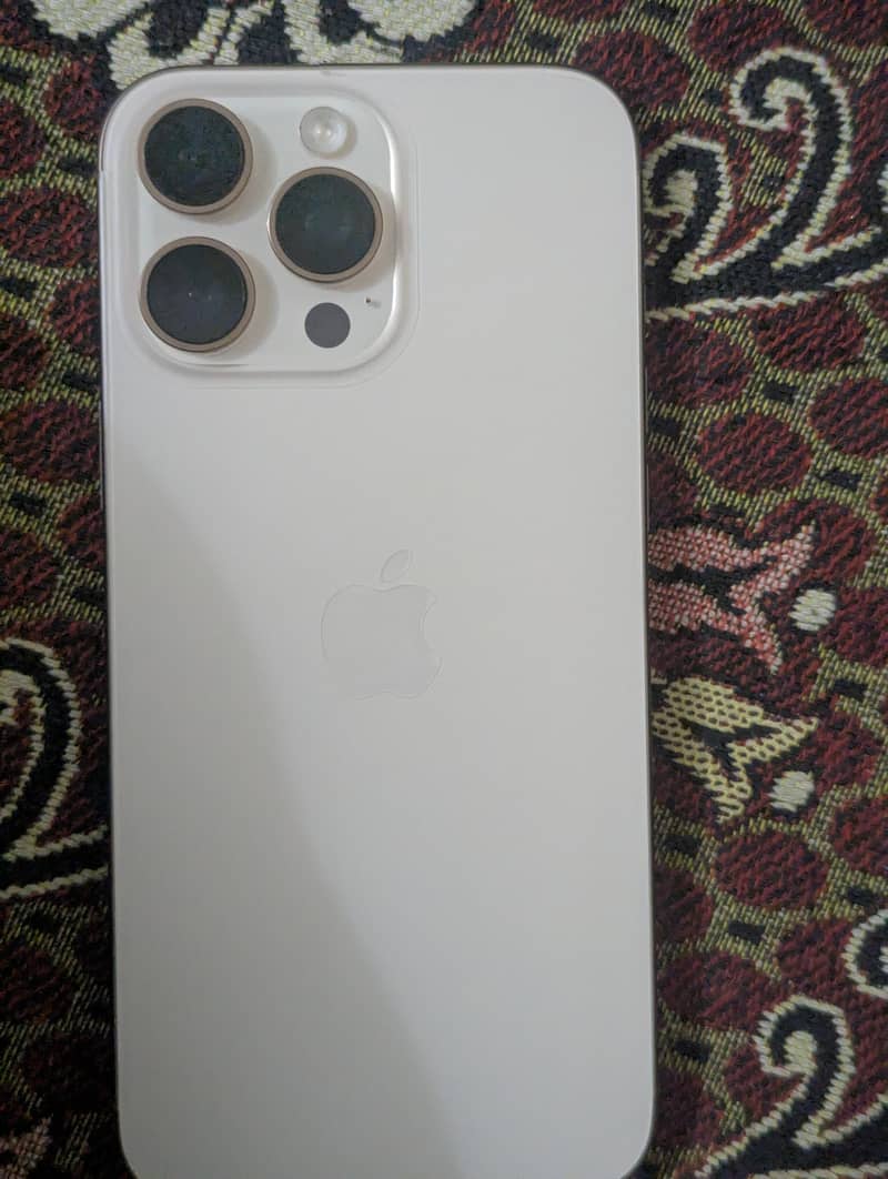 Apple iPhone 16 Pro Max 0
