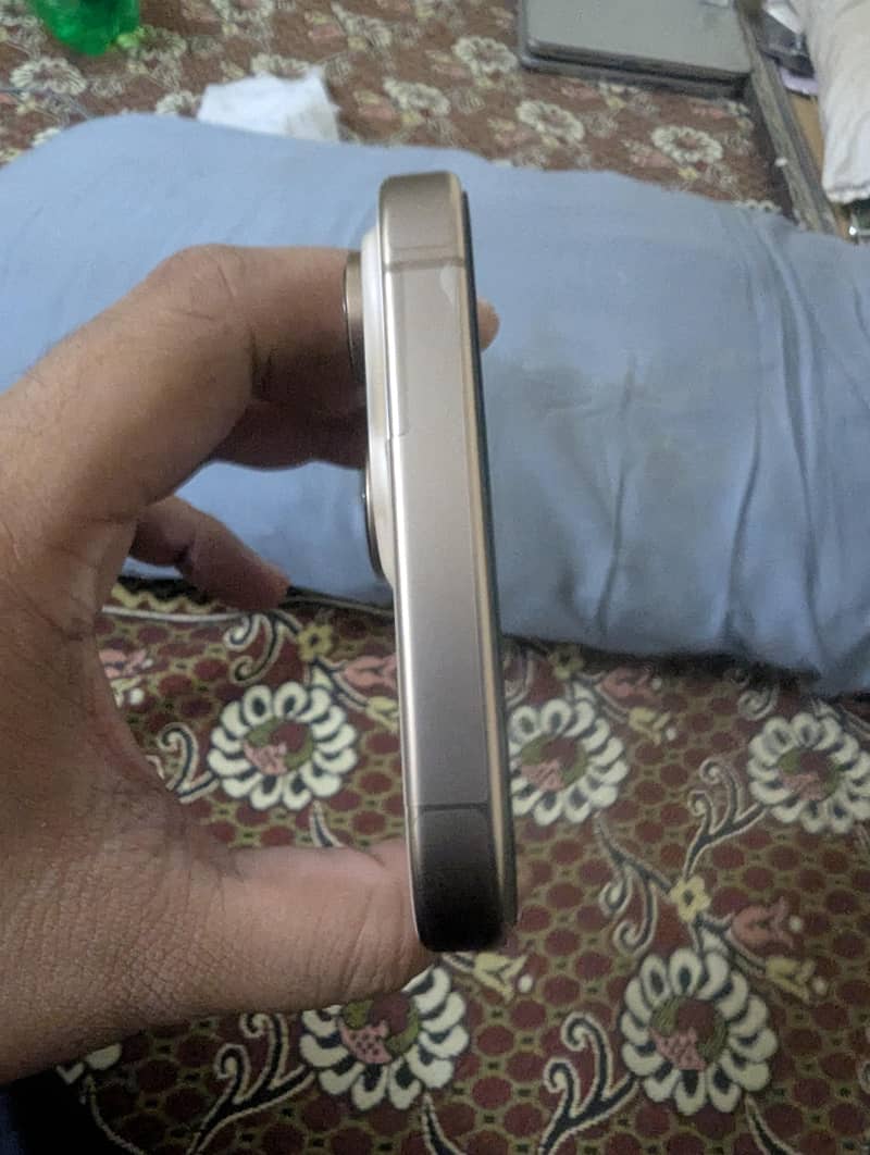 Apple iPhone 16 Pro Max 4