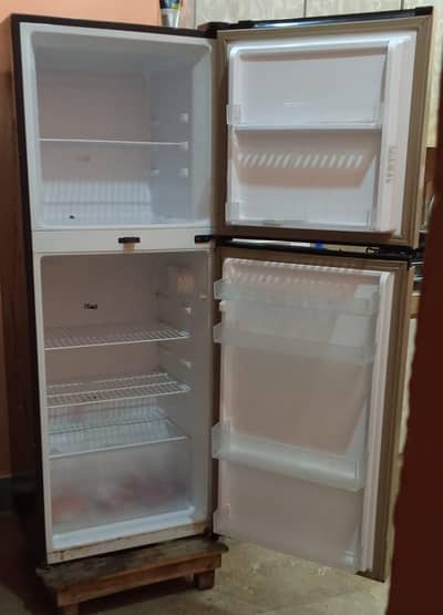 fridge okay hai condition 10 by 9 har cjz OK hai Call 03453597615