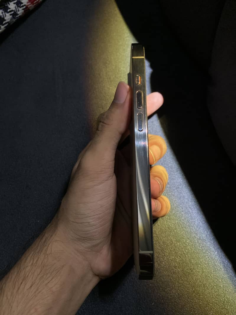 Apple iPhone 14 Pro 2