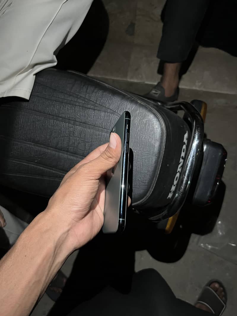Apple iPhone 11 Pro 2