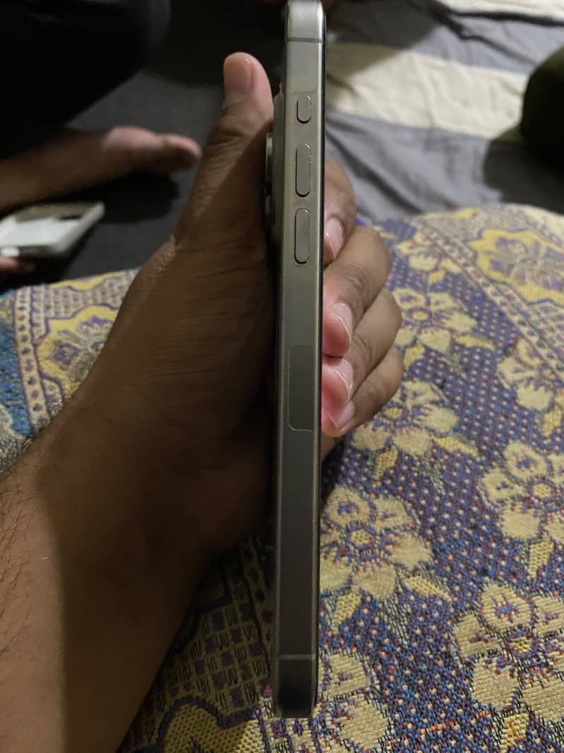 Apple iPhone 15 Pro Max 2