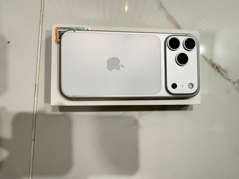 Apple iPhone 17 Pro Max 0