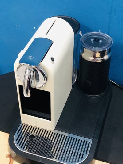 Nespresso Citiz with integrated milk frother ( Made in italy)