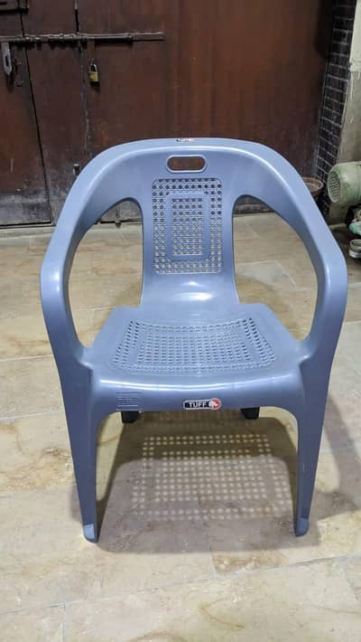 ALL CHAIRS AT 1 SPOT!