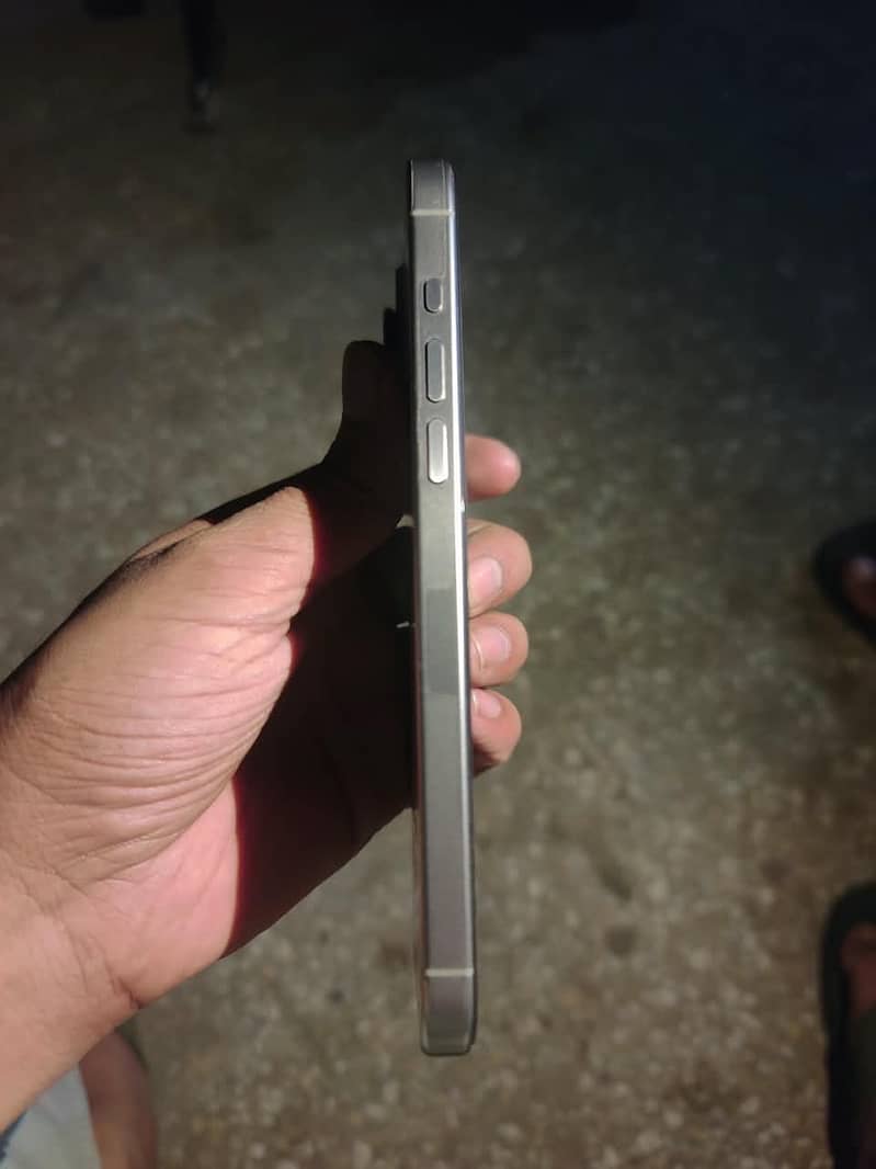 Apple iPhone 15 Pro Max 2
