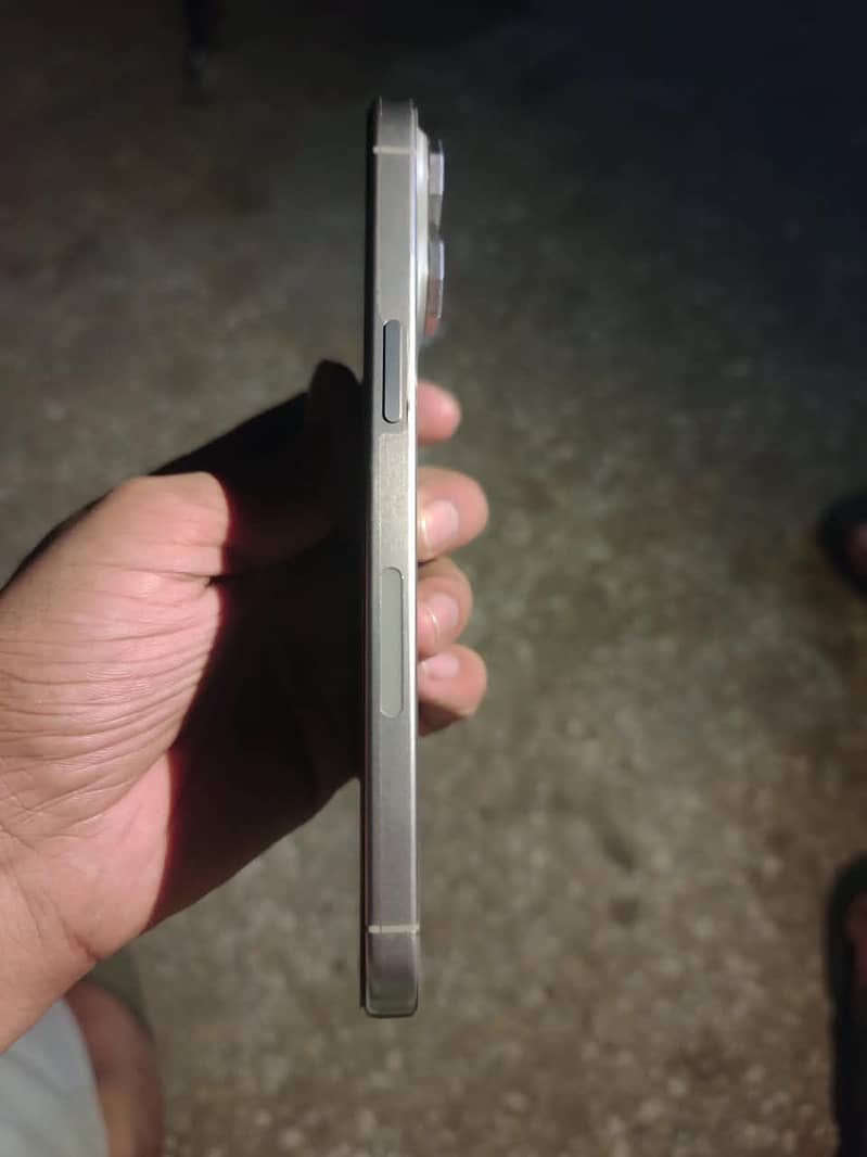 Apple iPhone 15 Pro Max 3