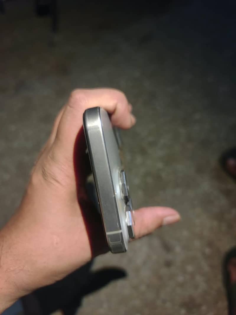 Apple iPhone 15 Pro Max 6