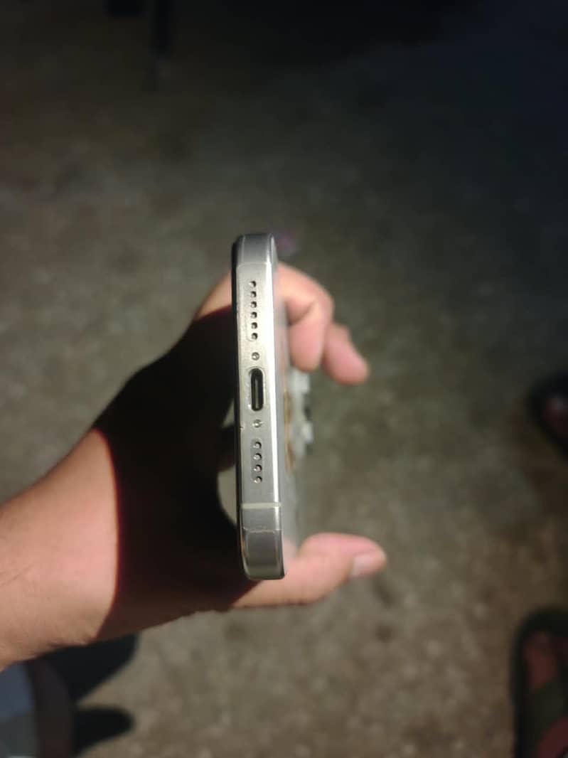 Apple iPhone 15 Pro Max 7