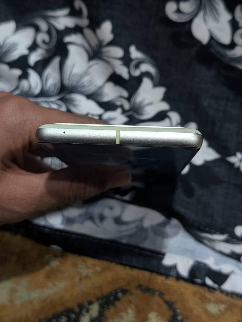 Google Pixel 7 14