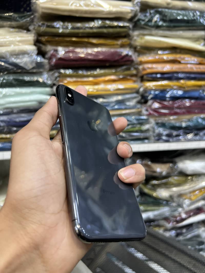 Apple iPhone XS Max 0