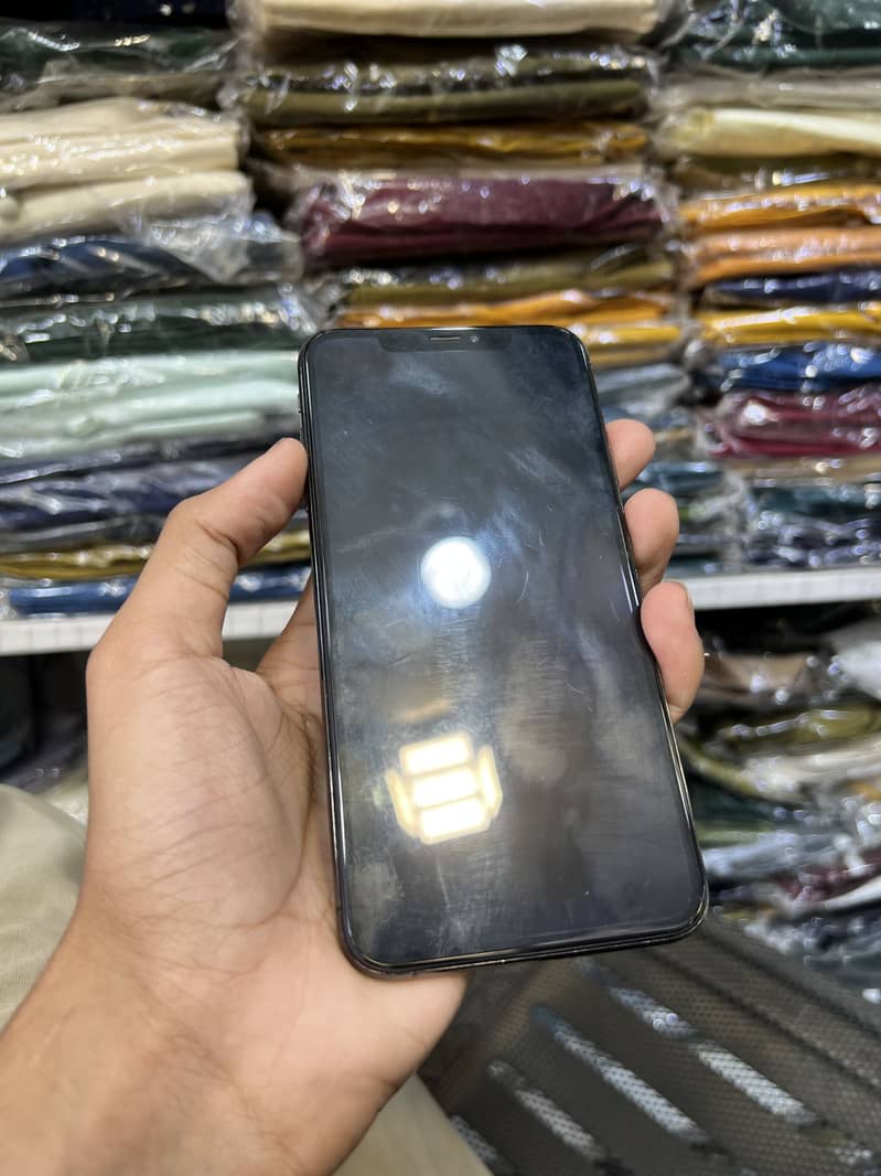 Apple iPhone XS Max 1