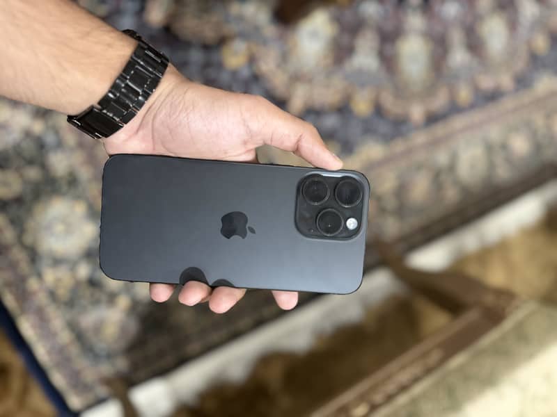Apple iPhone 15 Pro Max 0