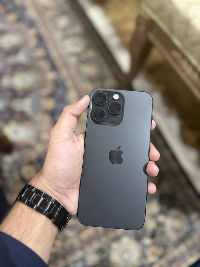 Apple iPhone 15 Pro Max 3