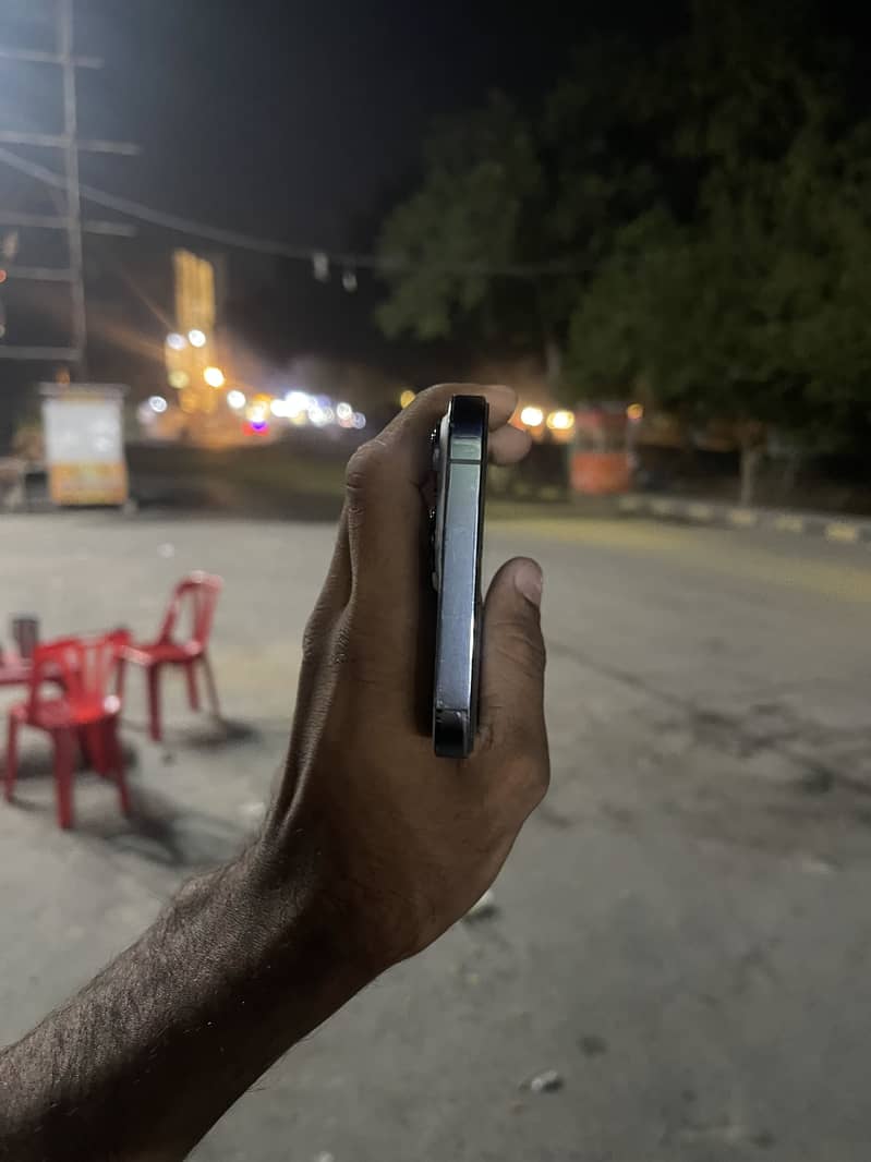 Apple iPhone 13 Pro Max 0