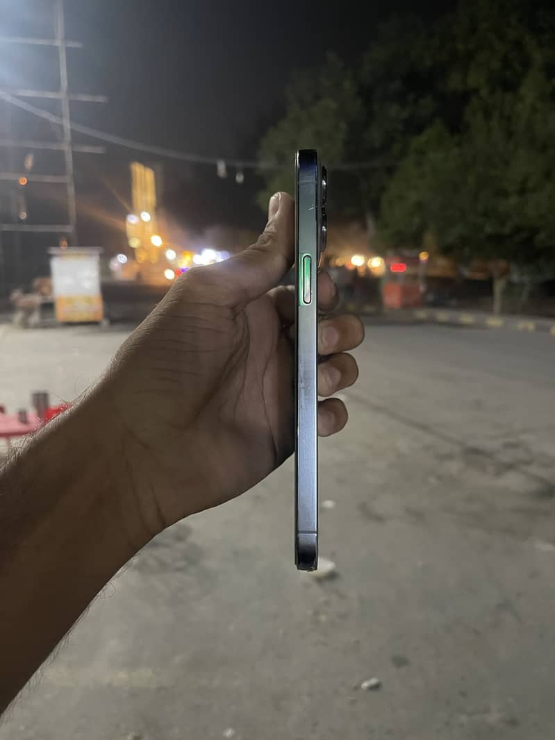 Apple iPhone 13 Pro Max 2