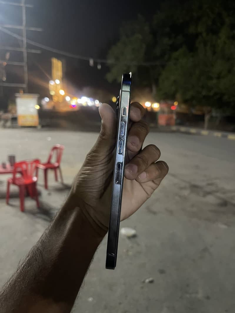 Apple iPhone 13 Pro Max 4