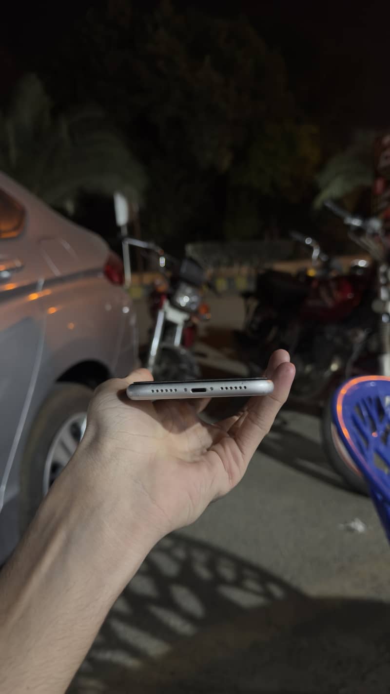 Apple iPhone 11 3