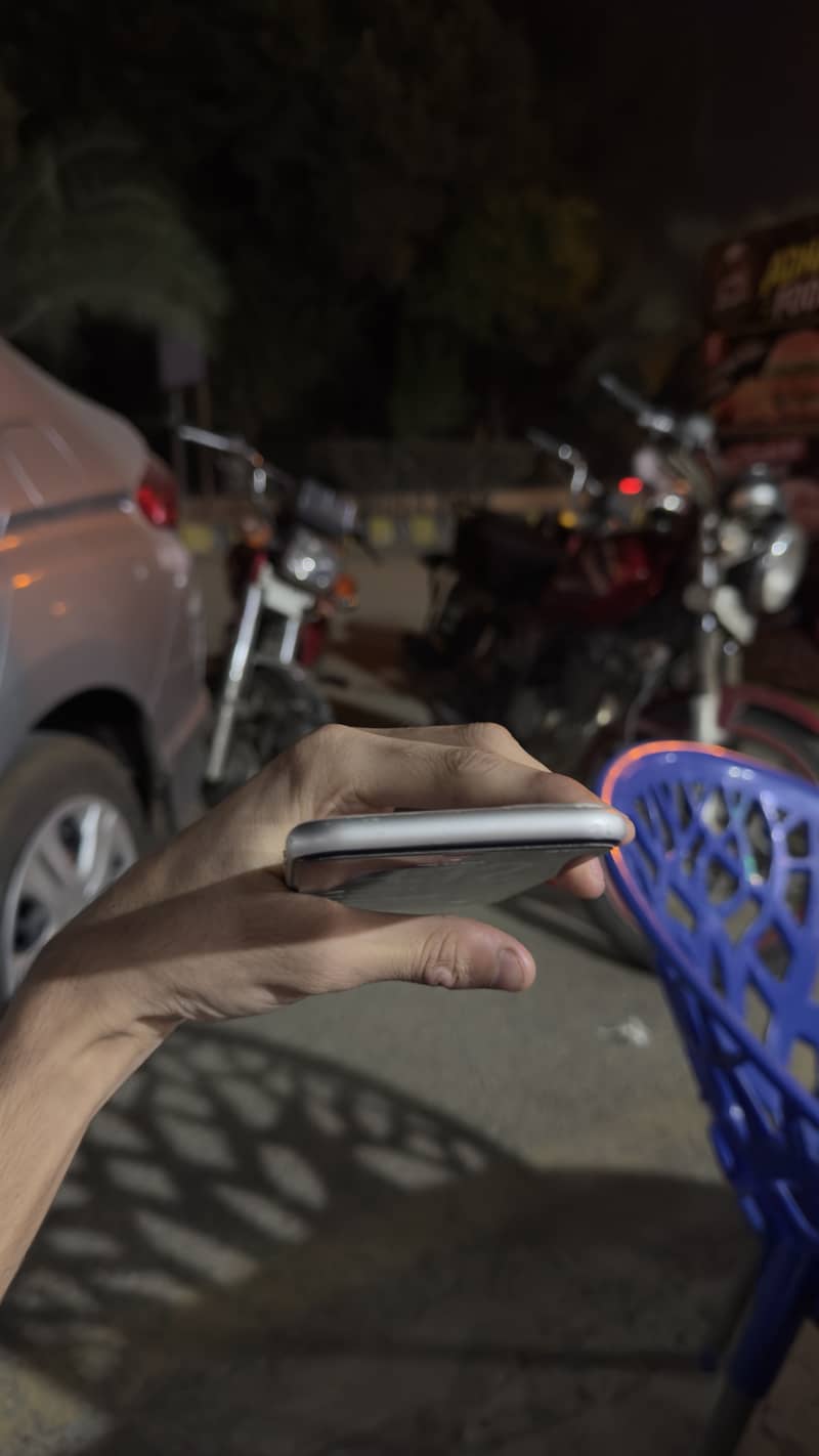 Apple iPhone 11 4