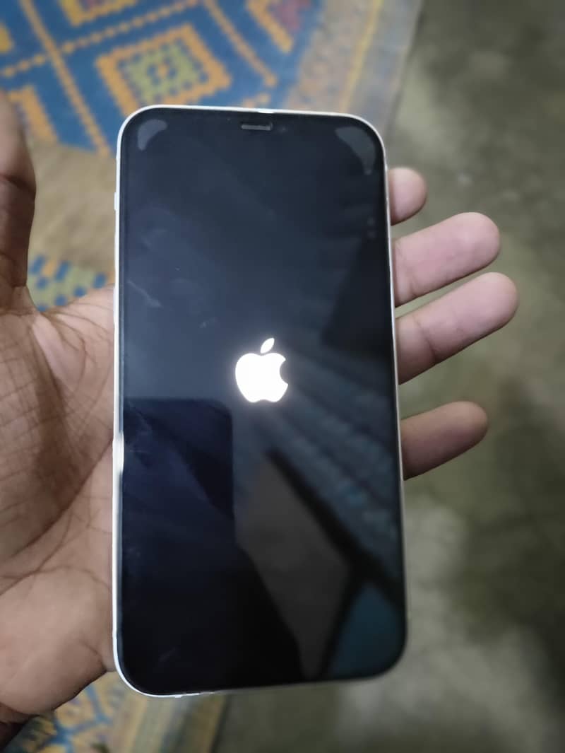 Apple iPhone 12 4