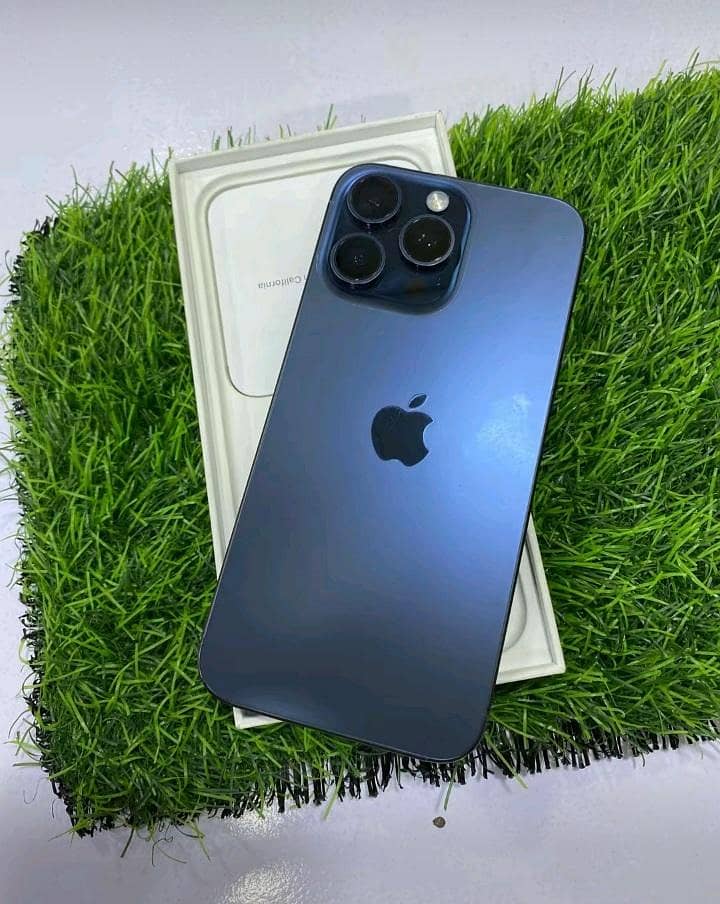 Apple iPhone 15 Pro Max 0