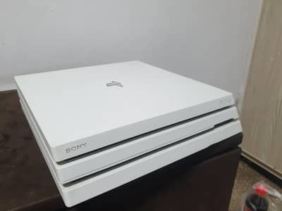 play station 4pro white glacier
