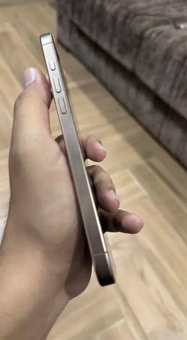 Apple iPhone 16 Pro Max 0