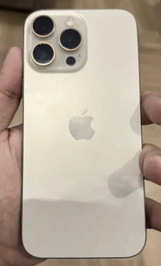 Apple iPhone 16 Pro Max 2