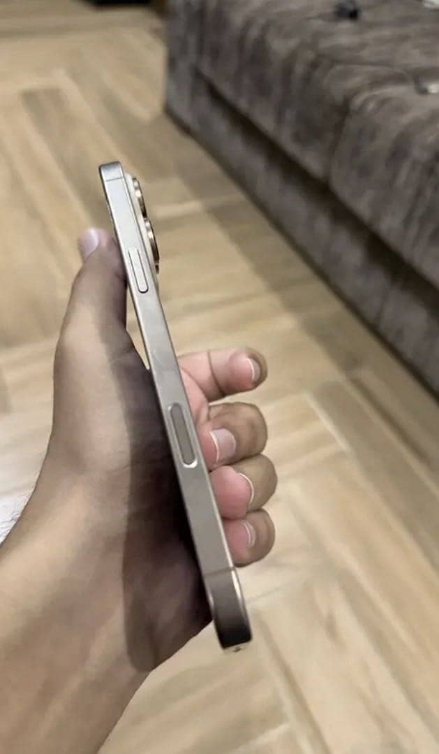 Apple iPhone 16 Pro Max 3