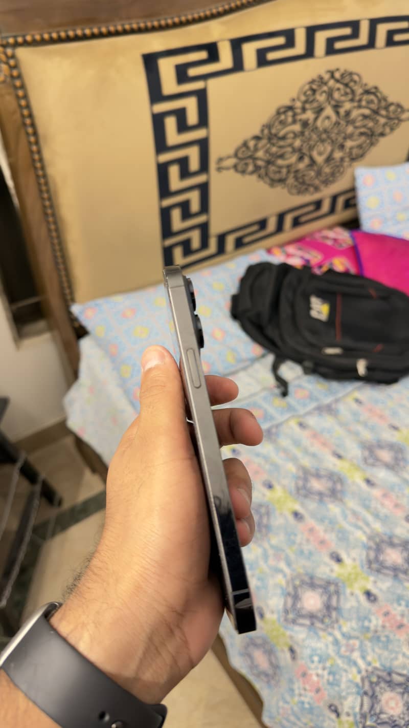 Apple iPhone 14 Pro Max 1