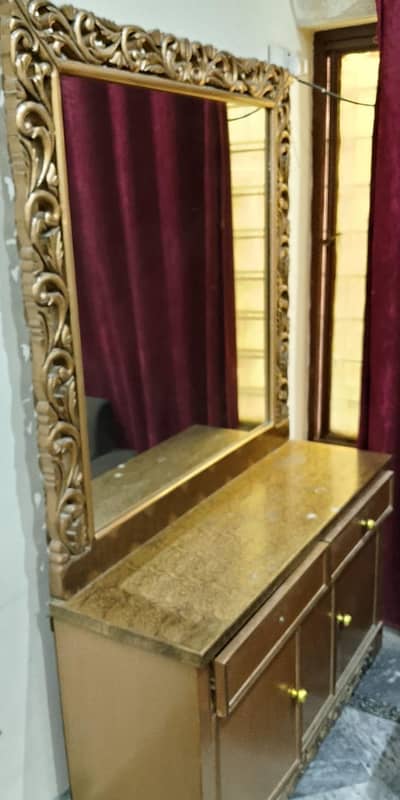 Bed, 2 Side Tables and Dressing