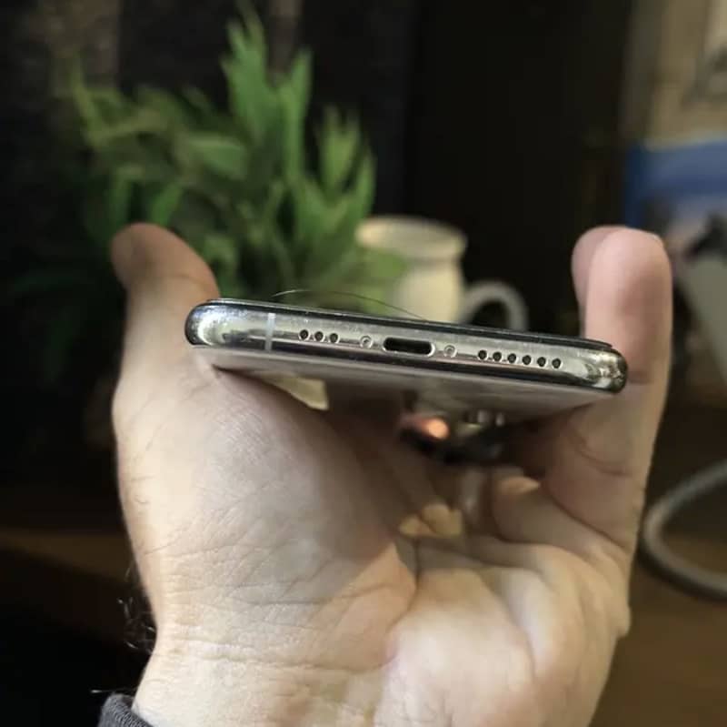Apple iPhone XS 1