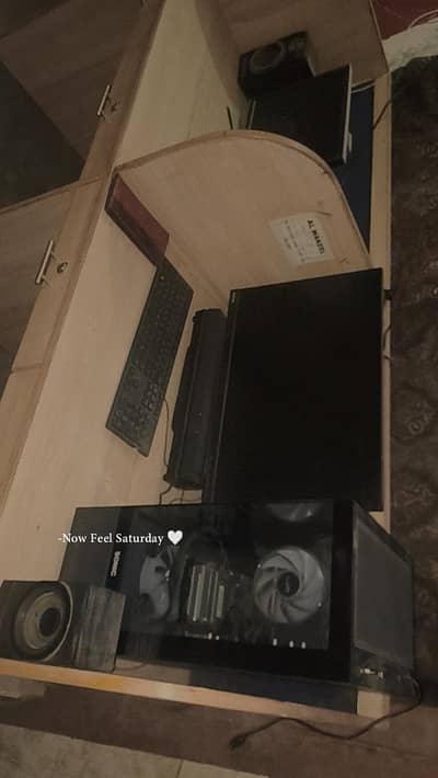 2 person wooden table with 4 drawers