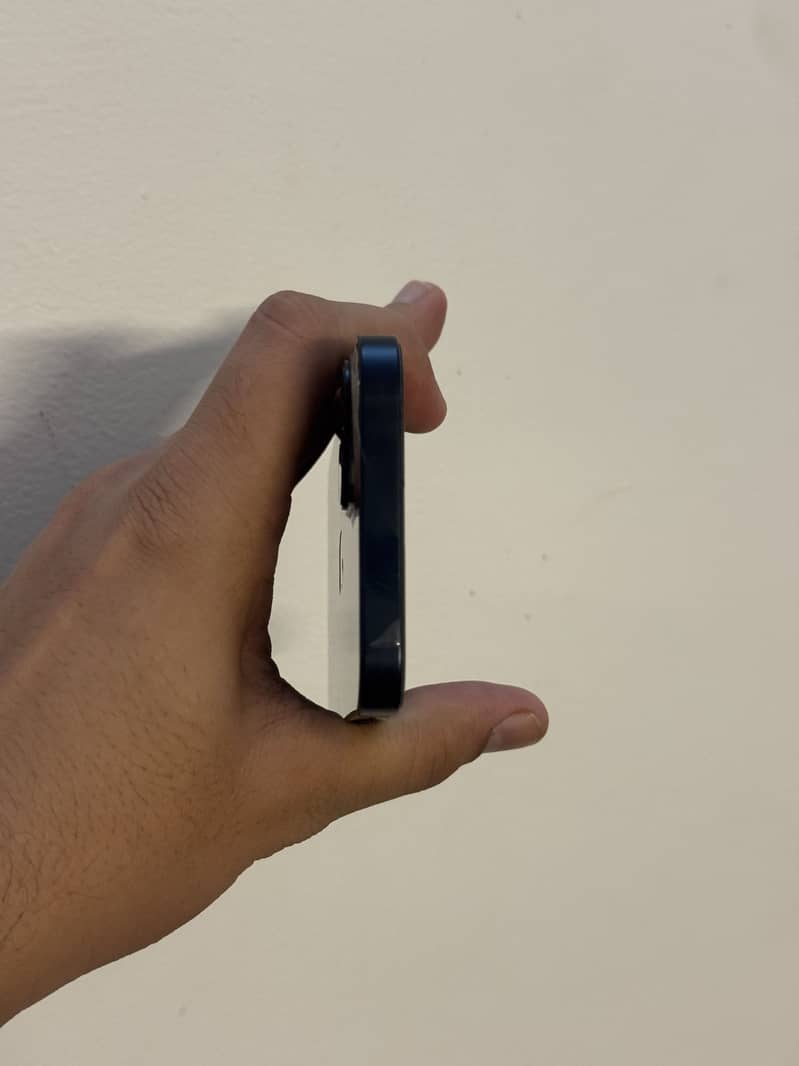 Apple iPhone 13 4