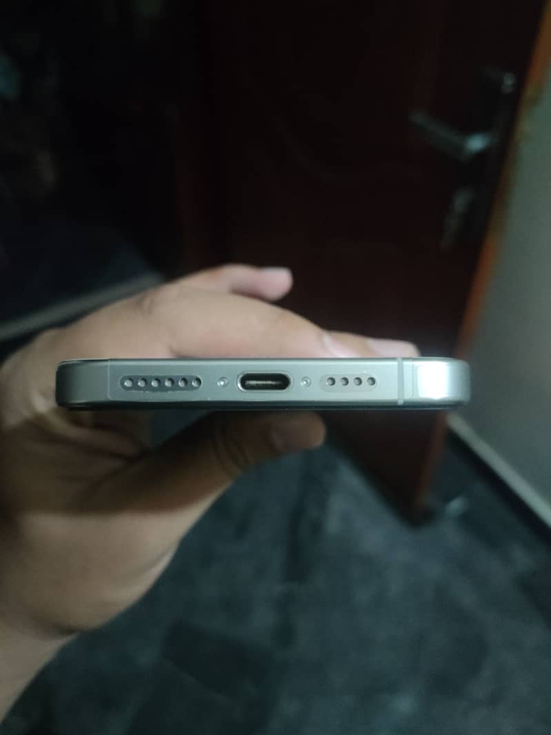 Apple iPhone 15 Pro Max 1