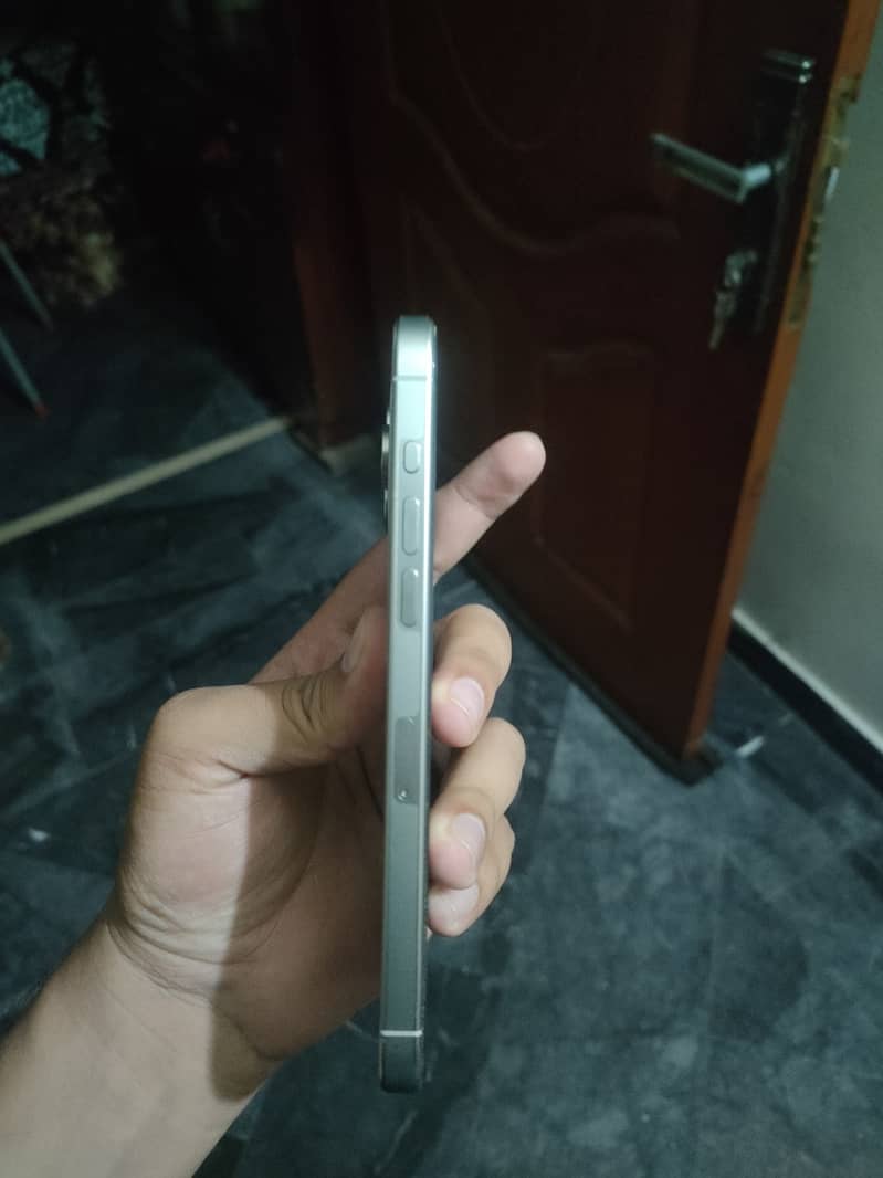 Apple iPhone 15 Pro Max 3