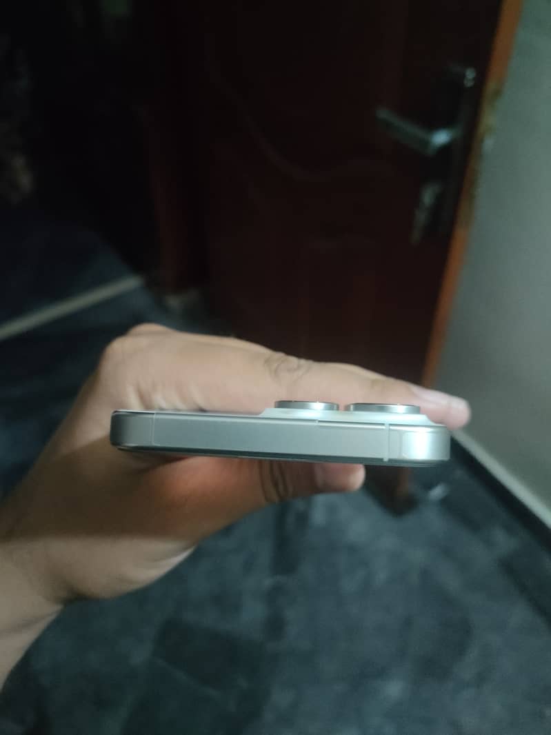 Apple iPhone 15 Pro Max 5